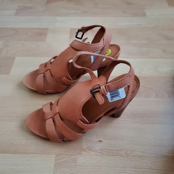 Shoes - Picture 2 of 4